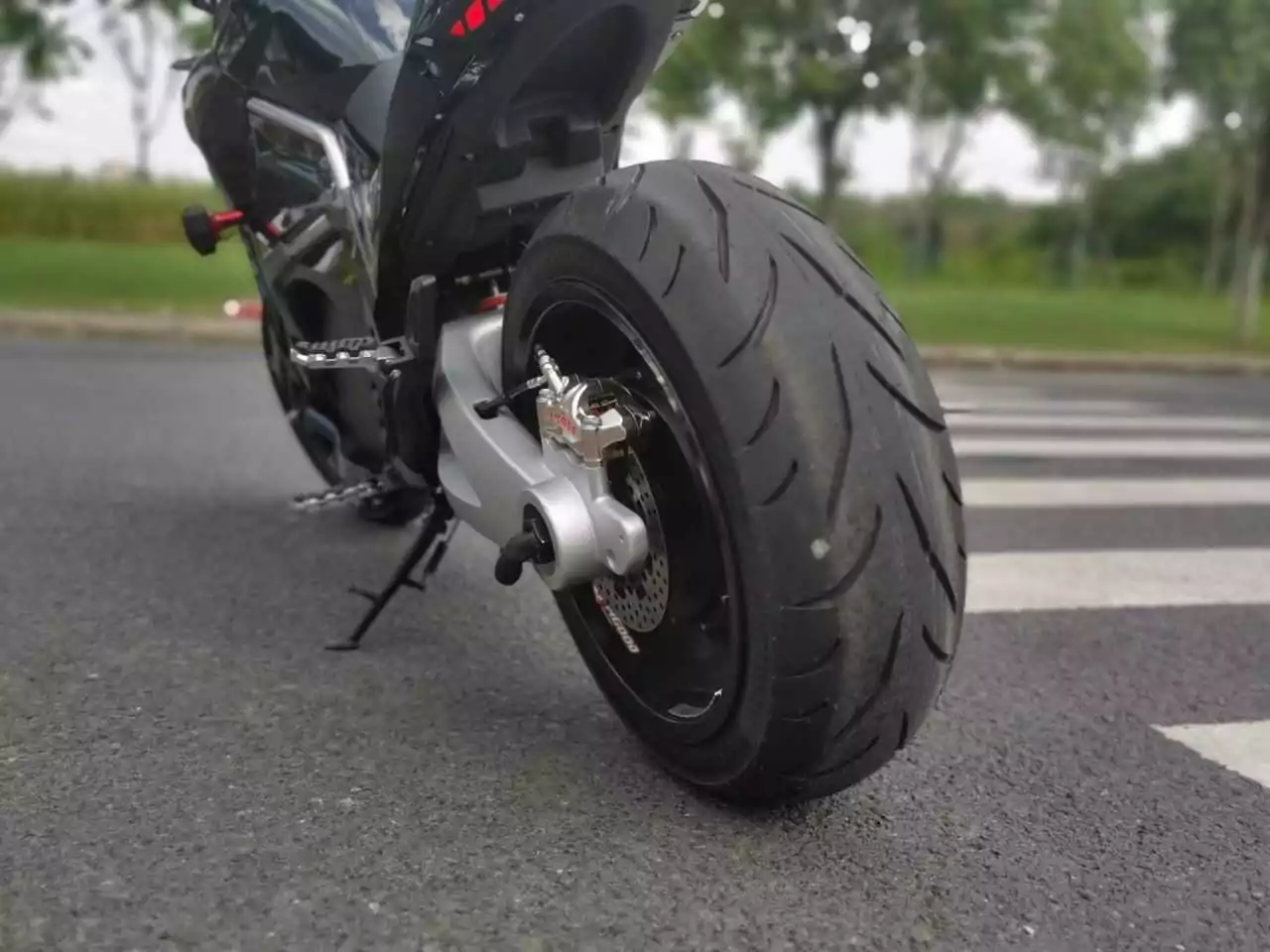 Изображение WhatsApp 2024 05 21 в 10.07.27 31561eac 416x312 - Армейский электромотоцикл Ducati Diavel 8000W (Old School)