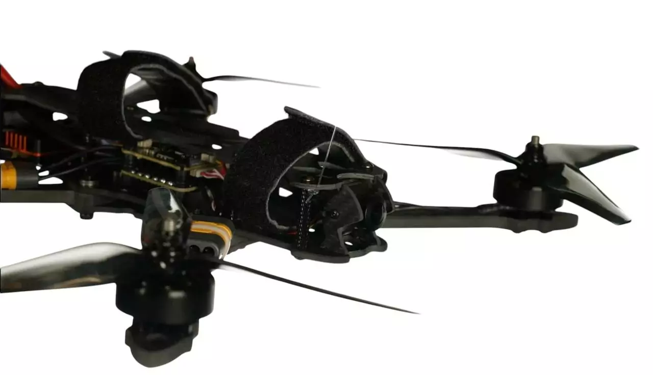 photo 1 2025 04 11 13 05 16 416x239 - FPV‑дрон "Икар 10" на оптоволокне (4 кг, дальность >15 км, 3115 900 KV, ERLS 915 + видео 1.2–6.1 ГГц)